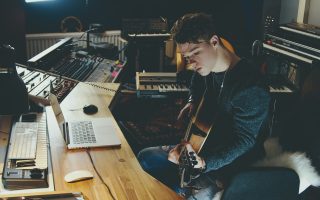 How to Unleash the Musical Magic: Using AI for Songwriting